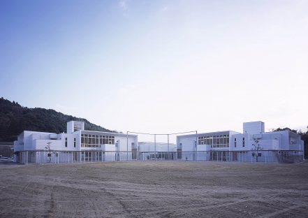 運動場から全景